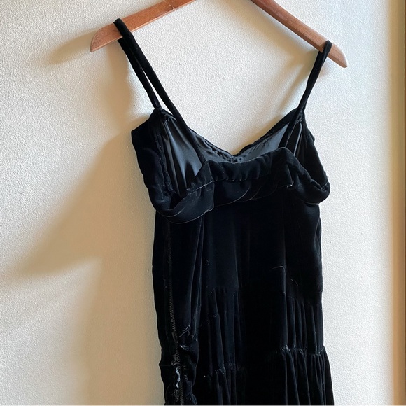 1930s black velvet dress - Picture 4 of 7